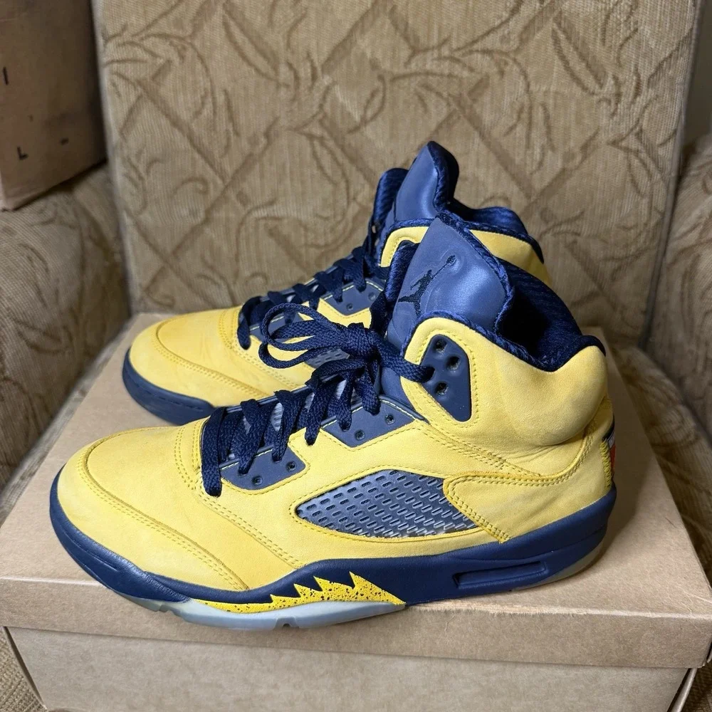 Nike Air Jordan 5 Retro SP Michigan 2019 CQ9541-704 Men's Size 8.5 Sneakers